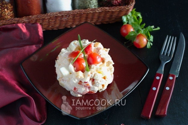 Рецепт салата с курицей, помидорами, сыром и яйцами