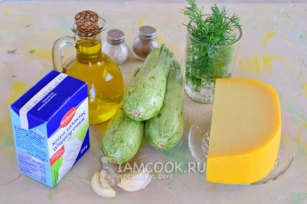 Ингредиенты для тушеных кабачков с сыром