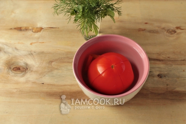 Залить помидор кипятком