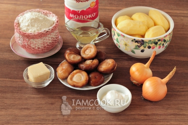 Ингредиенты для вареников из заварного теста с картошкой и грибами