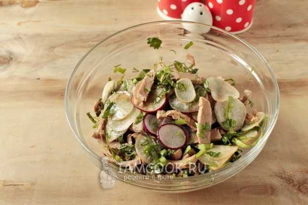 Фото мясного салата с редисом