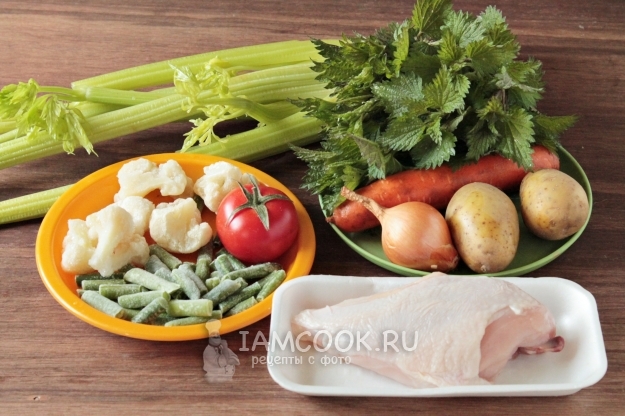 Ингредиенты для супа-пюре из черешкового сельдерея с крапивой