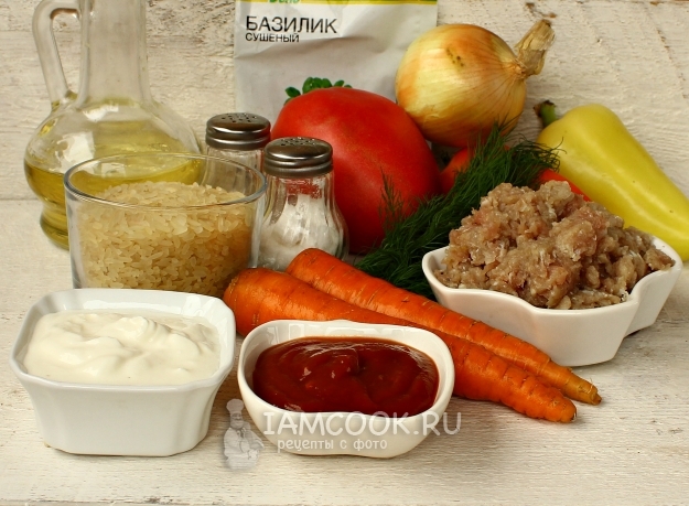 Ингредиенты для перца, фаршированного мясом и рисом, в духовке