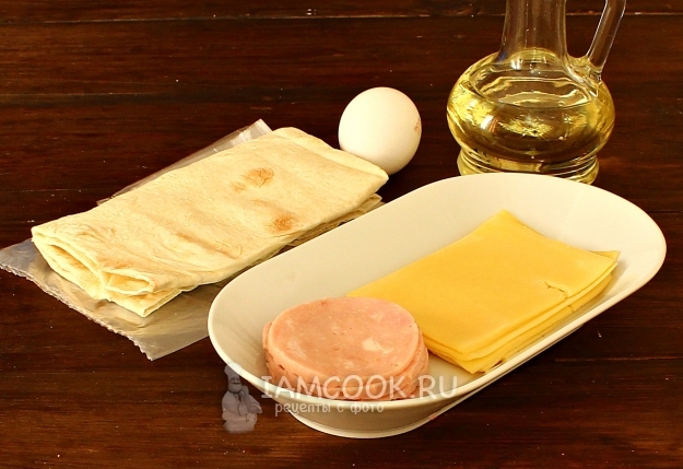 Ингредиенты для конвертиков из лаваша с сыром и ветчиной