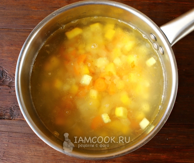 Положить овощи в суп