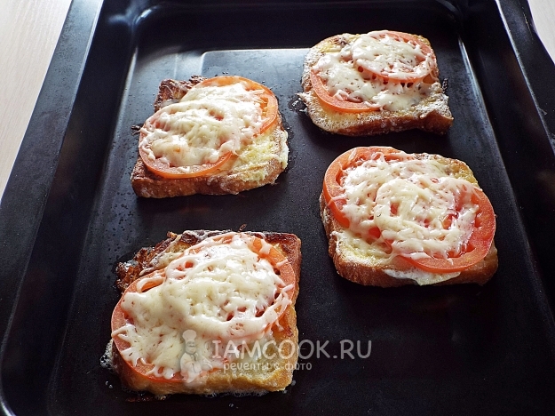 Фото гренок с помидорами и сыром