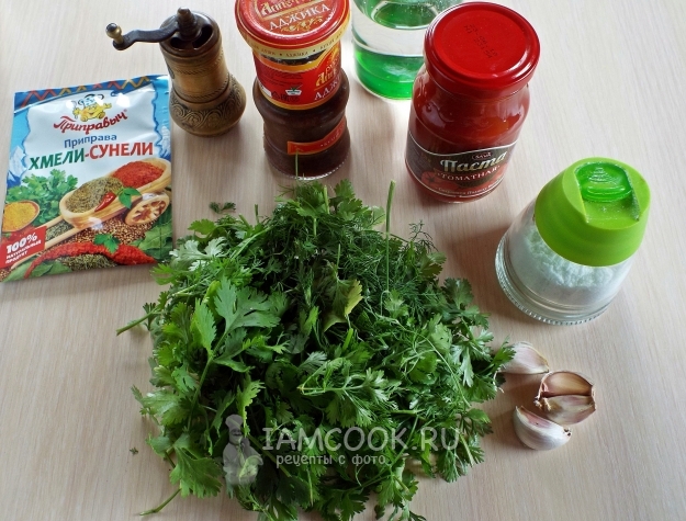 Ингредиенты для соуса «Сацебели» из томатной пасты