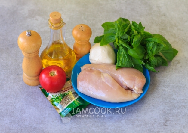 Ингредиенты для куриной грудки с помидорами и сыром