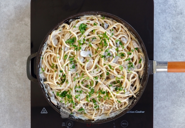 Рецепт спагетти с грибами в сливочном соусе