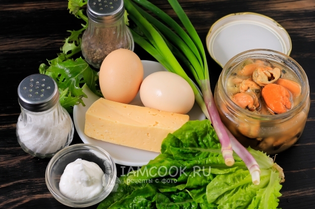 Ингредиенты для салата с консервированными мидиями