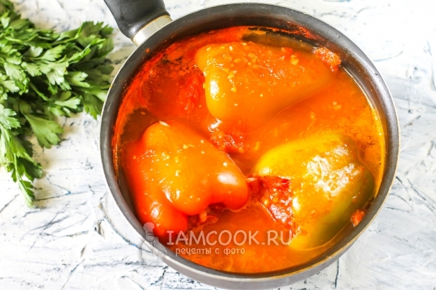 Фото фаршированных перцев в томатном соусе