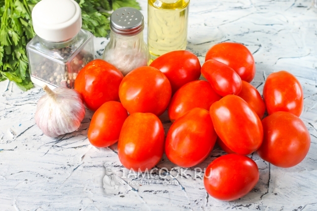 Ингредиенты для заготовки помидоров с чесноком на зиму «Пальчики оближешь»