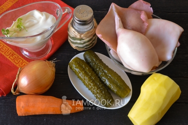 Ингредиенты для постного салата «Оливье» с кальмарами