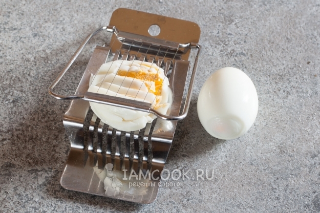 Порезать яйца