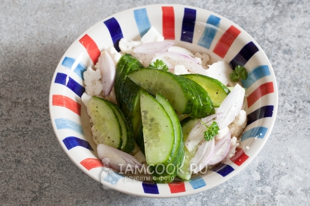 Рецепт салата из цветной капусты с огурцом