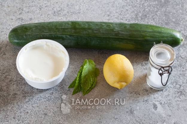 Ингредиенты для салата из огурца с йогуртом