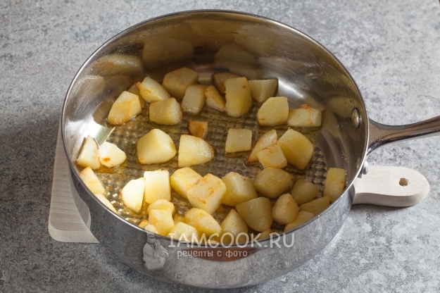 Обжарить картофель