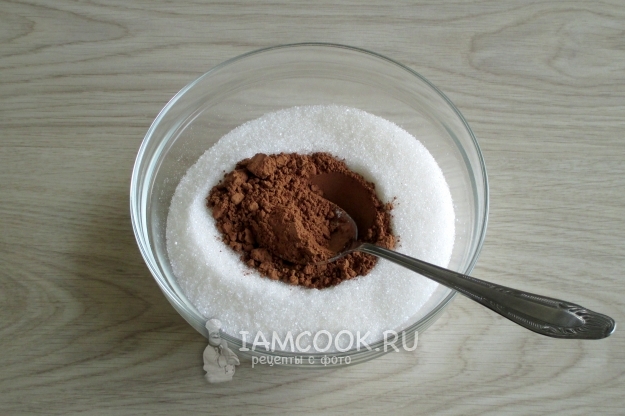 Соединить сахар с какао