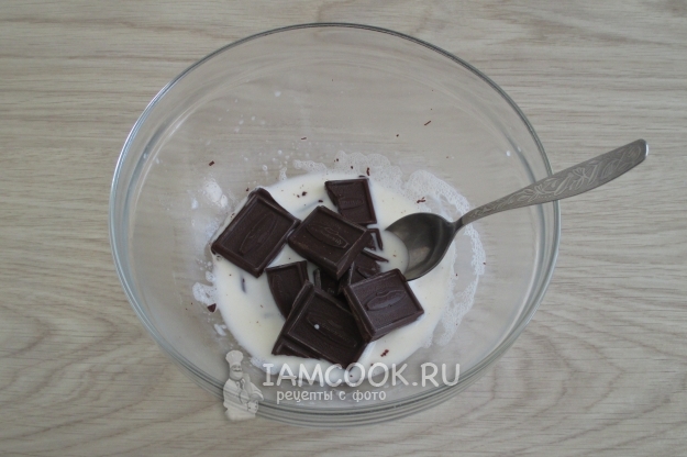 Растопить шоколад в сливках