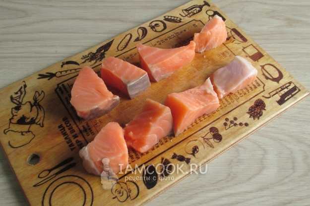 Красная рыба с картофелем в горшочках – кулинарный рецепт
