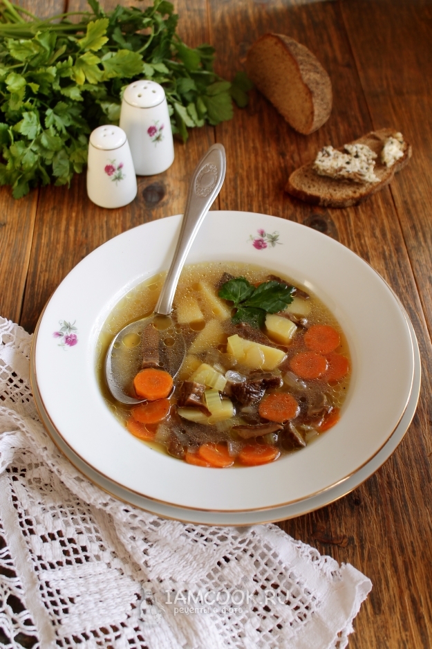 Рецепт супа со стеблевым сельдереем и сушеными грибами