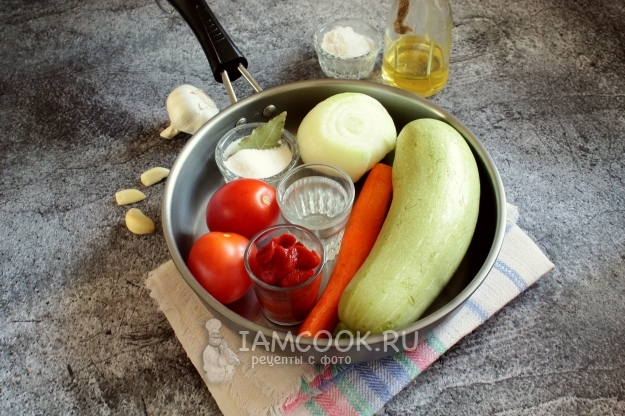 Ингредиенты для кабачковой икры на сковороде