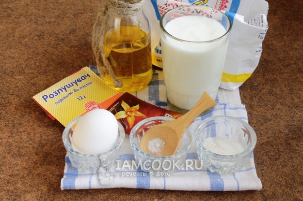Ингредиенты для пышных оладий на прокисшем кефире