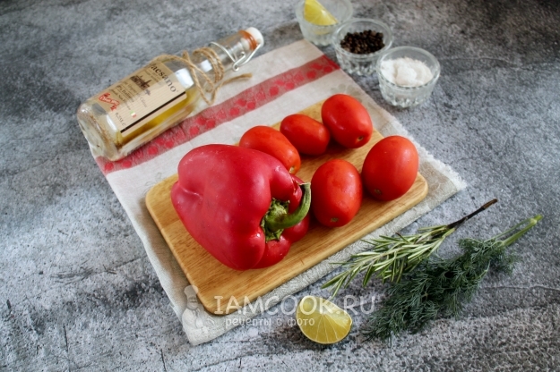Ингредиенты для смузи из сладкого перца и помидоров