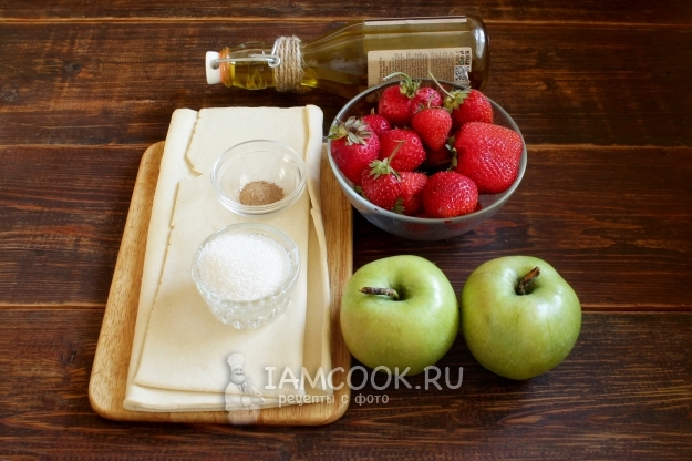 Ингредиенты для пирога с яблоками и клубникой