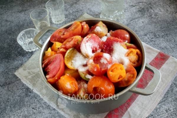 Салат из сладкого перца, помидор и морковки на зиму