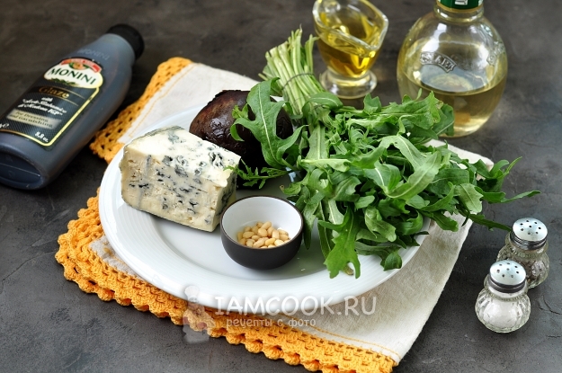 Ингредиенты для карпаччо из свеклы и голубого сыра