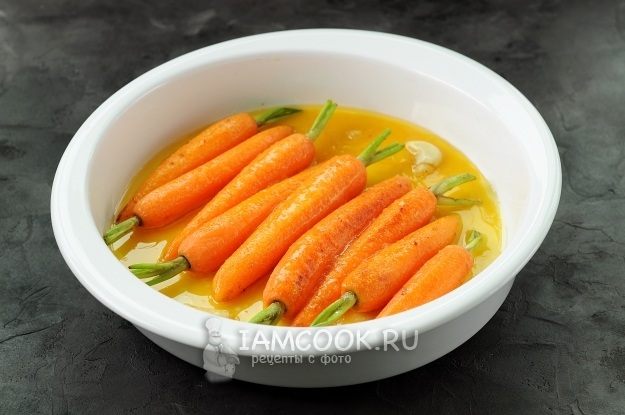 Полить морковь апельсиновой глазурью