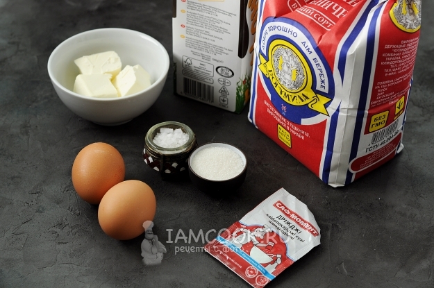 Ингредиенты для пышных дрожжевых блинов на молоке