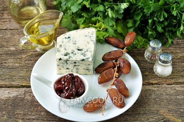 Ингредиенты для салата с финиками и голубым сыром