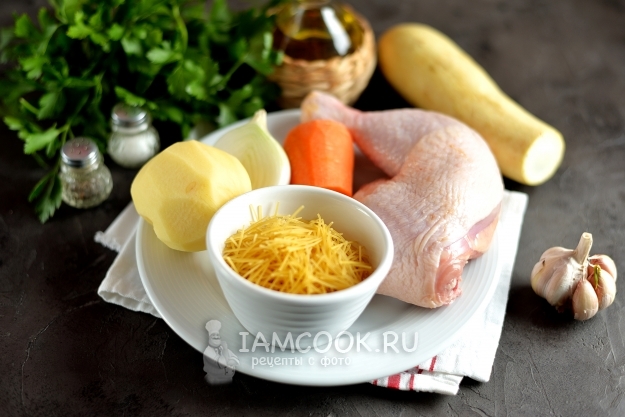 Ингредиенты для куриного супа с кабачком и вермишелью