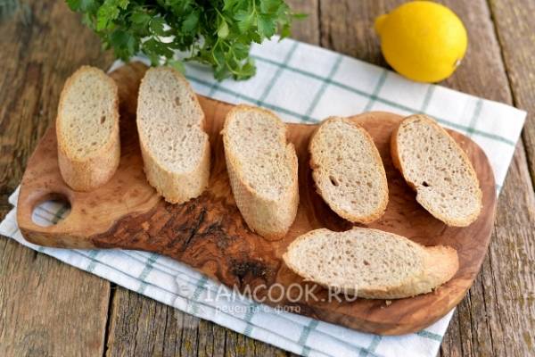 Бутерброды со шпротами и помидорами — рецепт с фото пошагово