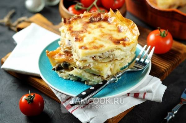 Лазанья с грибами и сыром в сливочно-помидорном соусе