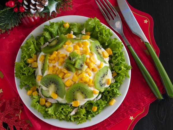 Салат с киви, зеленым яблоком и курицей – пошаговый рецепт приготовления с фото