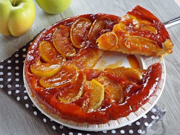 Как приготовить пирог с яблоками в карамели