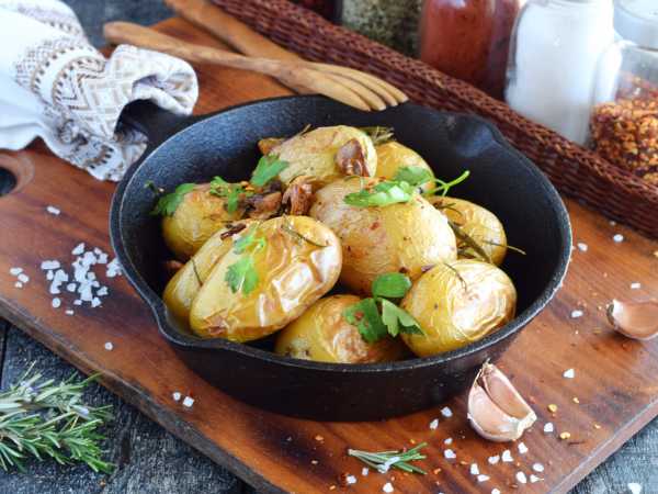 Запеченный картофель в духовке в кожуре: пошаговый рецепт с фото и видео