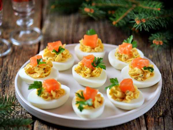 2. Фаршированные яйца с сыром