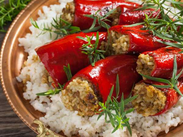 Рецепт фаршированного перца в кастрюле с фаршем и рисом — освежающая и питательная блюдо для всей семьи