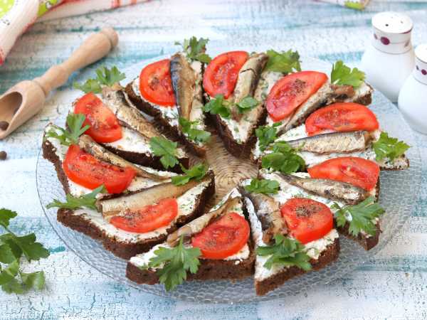 Бутерброды со шпротами и творожным сыром — рецепт с фото пошагово