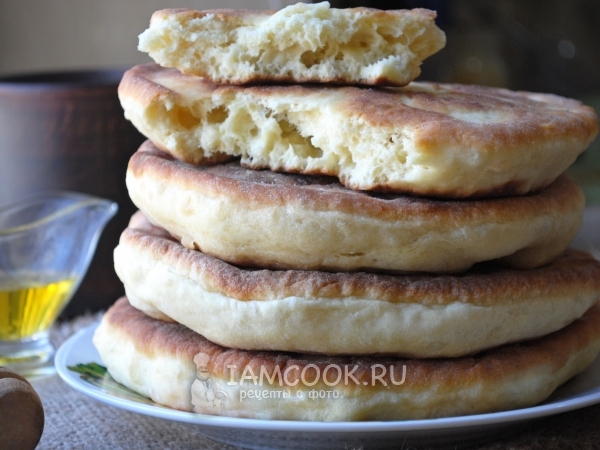 Лепешки на сковороде с сырной начинкой рецепт с фото пошагово - вторсырье-м.рф