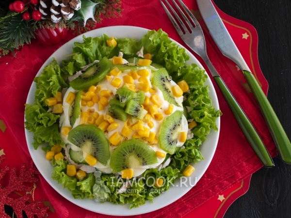 Салат с киви, курицей и сыром, рецепт с фото