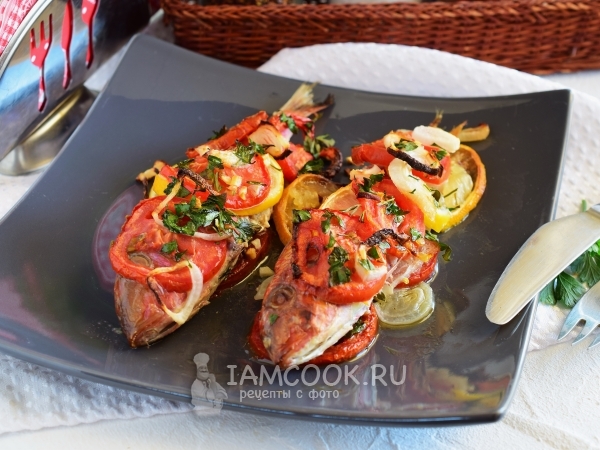Барабулька по-критски, запеченая с томатами, рецепт с фото