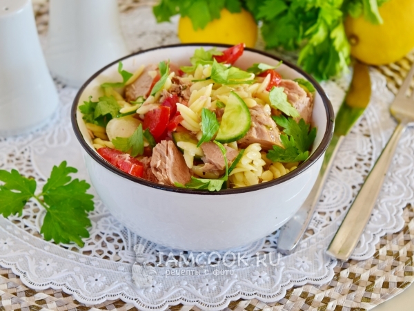 Салат из пасты орзо и консервированного тунца, рецепт с фото