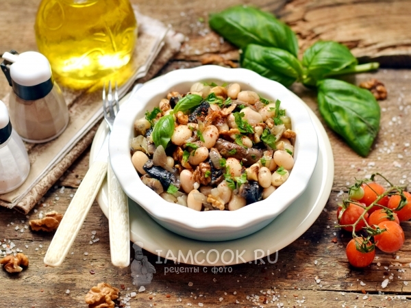 Тушеная фасоль с грибами и грецкими орехами, рецепт с фото