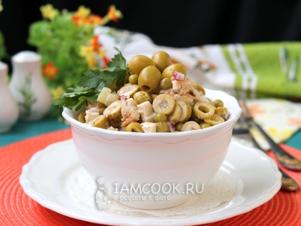 Салат с курицей и оливками, рецепт с фото