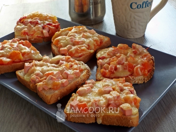 Домашняя мини-пицца с сыром: рецепт в духовке - Лайфхакер